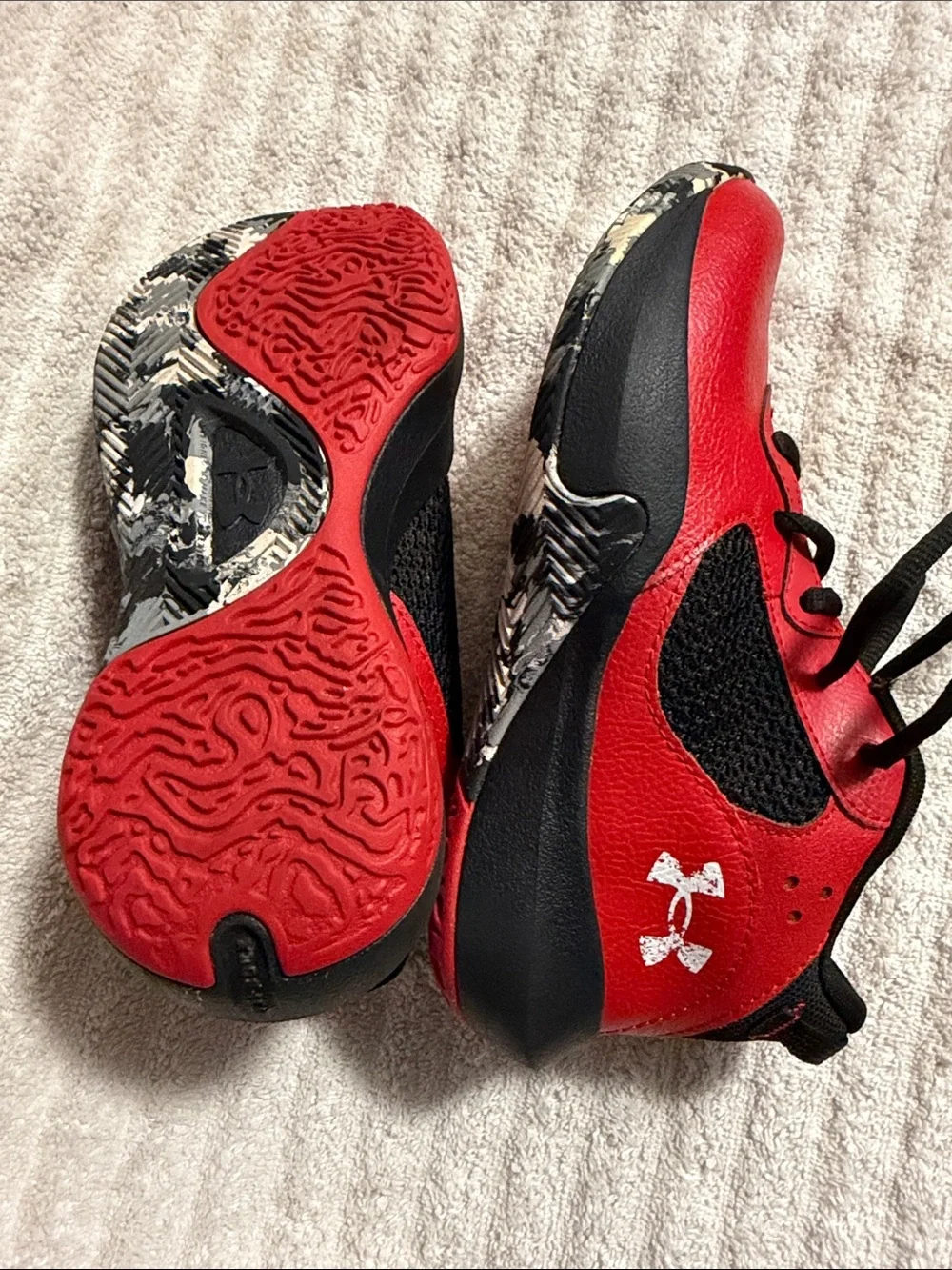 Under Armour Kids Red and Black Low-Top Sneakers